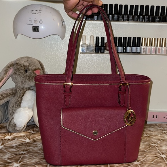 Handbags - Like New Michael Kors Jet Set Tote
